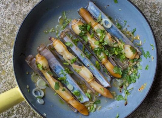 ASIAN STYLE RAZOR CLAMS