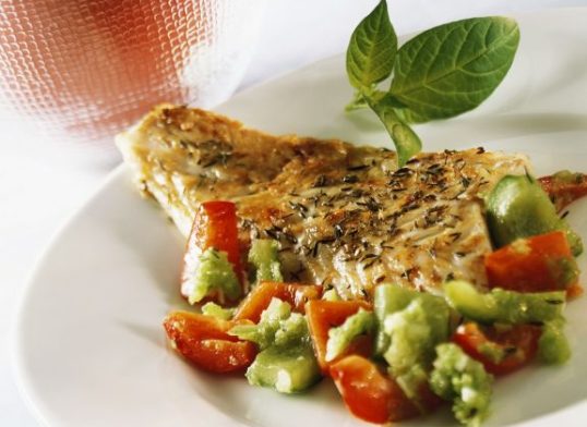 hake-fillet-with-mixed-peppers-493045 (1)