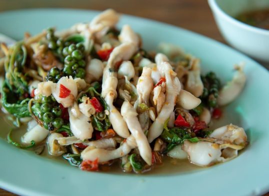 Spicy Stir Fried Razor Clams ( Thai food call hoi lord patt cha )