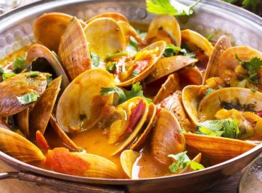 clams in tomato sauce
