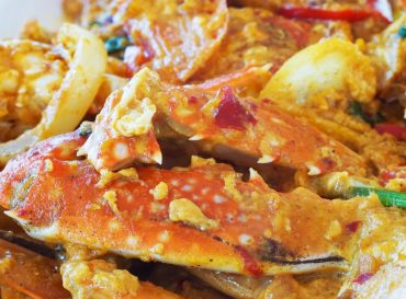 soft focus of homemade stir-fried crab in yellow curry powder