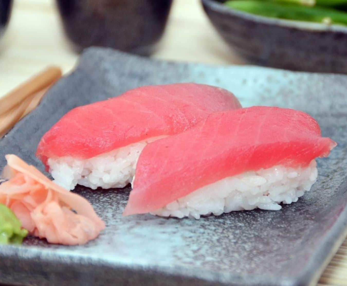 Тунец гусев. Yellowfin Tuna сашими. Тунец Магуро рыба. Суши с тунцом. Нигири с тунцом.