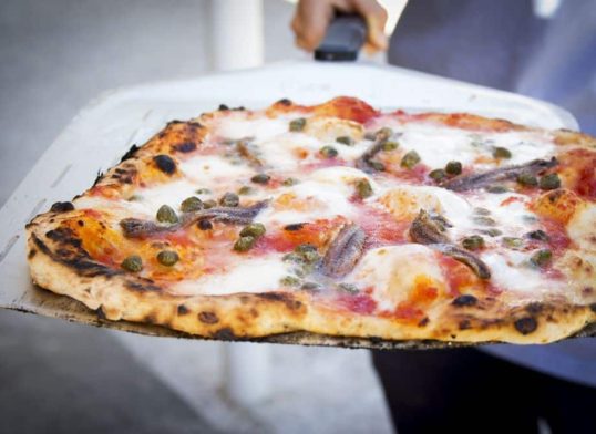 anchovy and tomato pizza