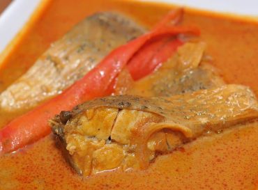 barramundi with coconut milk and curry