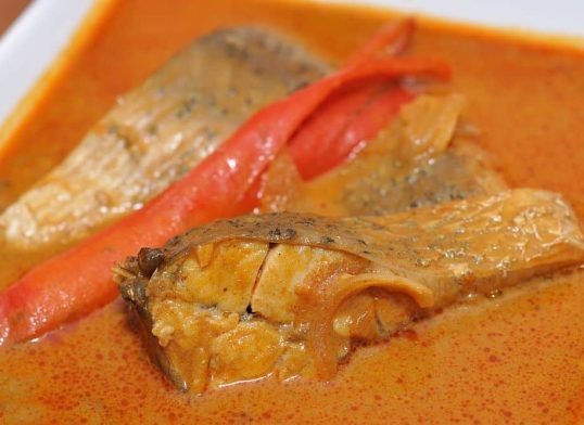 barramundi with coconut milk and curry