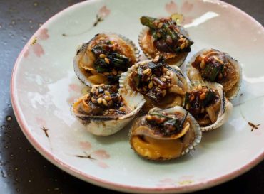 cockles in ginger sauce