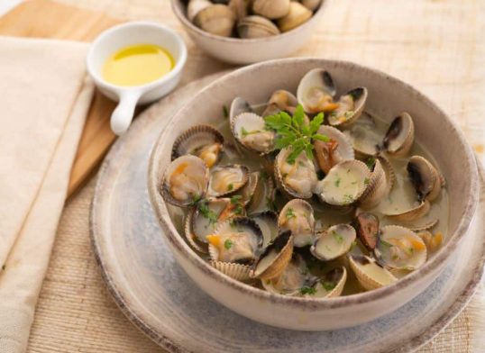 cockles with cream and parsley