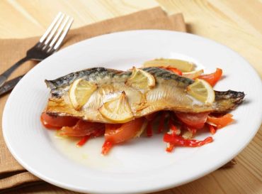 mackerel with tomato and basil