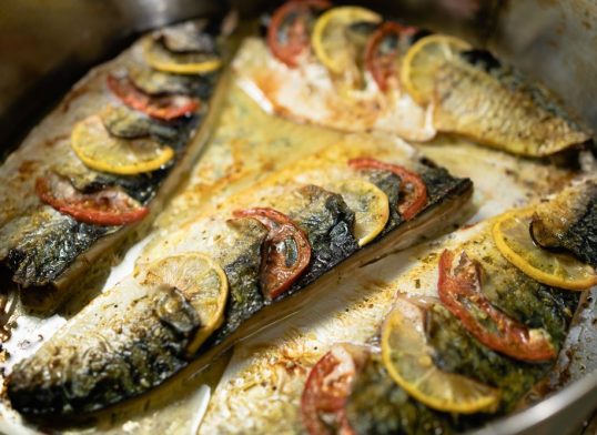 mackerel with white wine and fennel