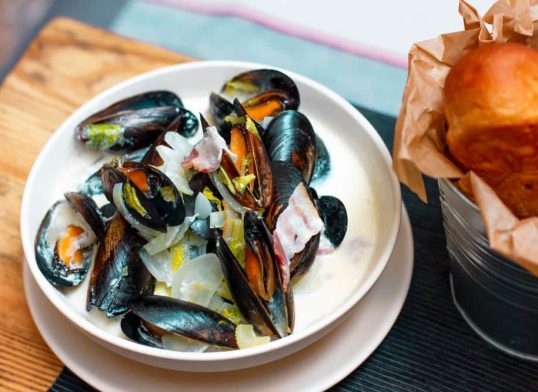 mussels and bacon in cream sauce