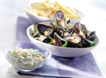 mussels with cider and apple