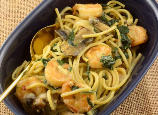 scampi with mushrooms and spinach
