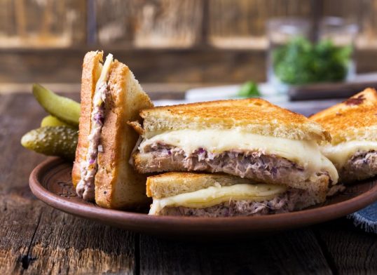 tuna melts with cheese